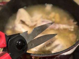 一锅两吃-白斩老鸡,取工具（或刀）