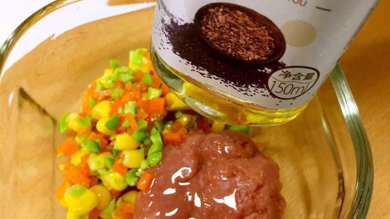 宝宝辅食-花瓣饺子,、猪肉泥加入蔬菜、黑芝麻亚麻籽油