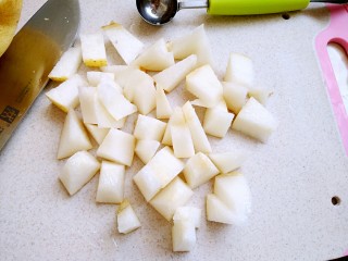 百香果蔬汁,切成小丁备用。
