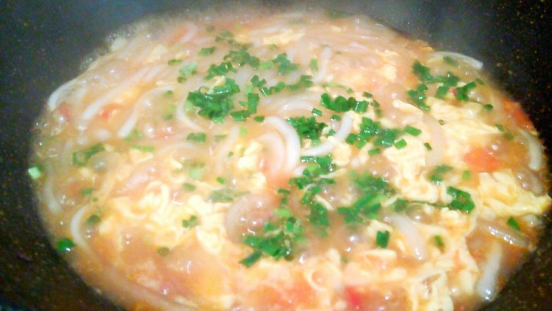 一碗面条+番茄鸡蛋粉,出锅撒点葱花