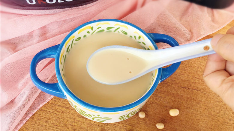 雪梨糯米豆浆,一碗暖暖的、健康美味的豆浆，无需过滤，心情甚好!