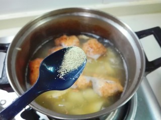 天冷继续喝汤~白胡椒山药肉圆汤,放白胡椒粉
