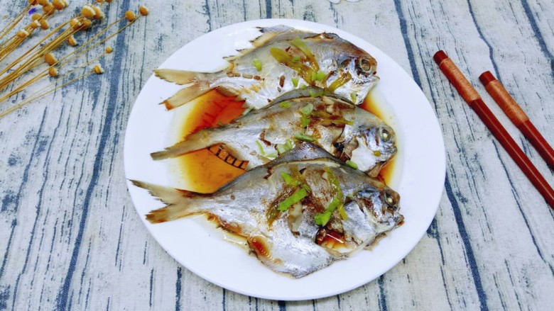 #感恩节食谱#清蒸鲳鱼,味道极其鲜美。