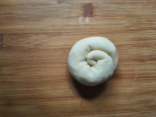 萝卜丝饼,卷成圆状。