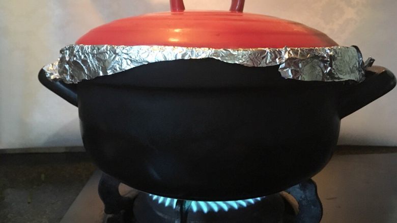 黑乐砂锅烤板栗,中小火30分钟慢慢开烤（烤的时间根据板栗的大小而定）