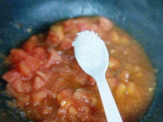 一碗面条＋番茄鸡蛋打卤面,加入白砂糖。