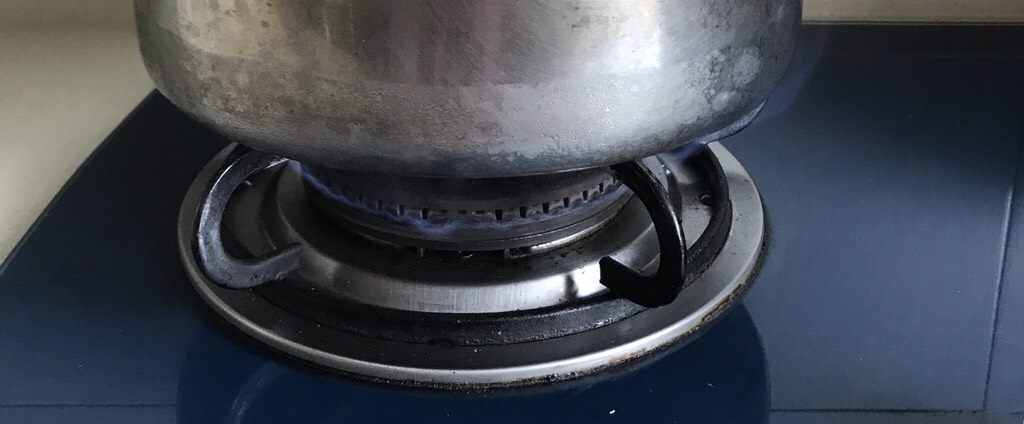 双色花卷,冷水下锅，煮开后再蒸15分钟左右，焖5分钟再开盖