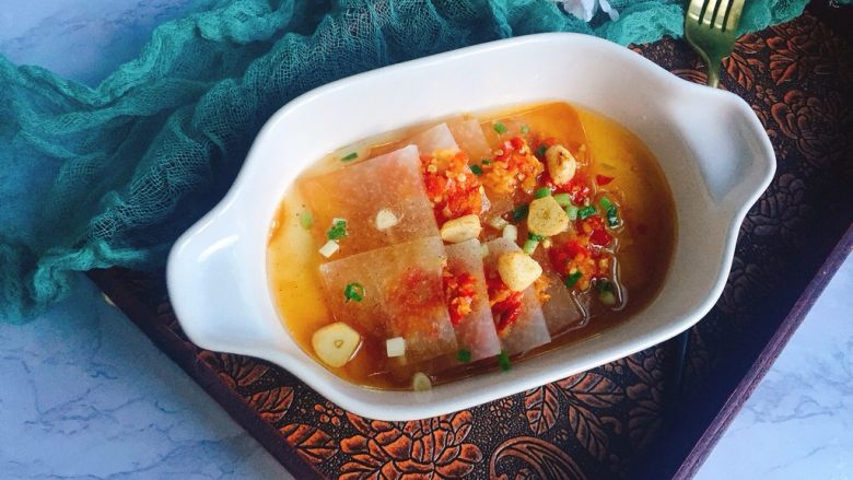 暖胃剁椒辣蒸萝卜汤,中国的菜系，在于食材的多变和创新，为人而定