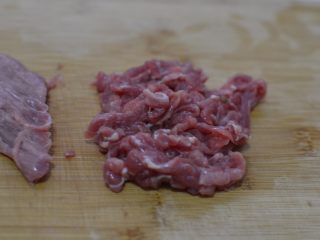 茄汁牛肉意面,牛肉切片。