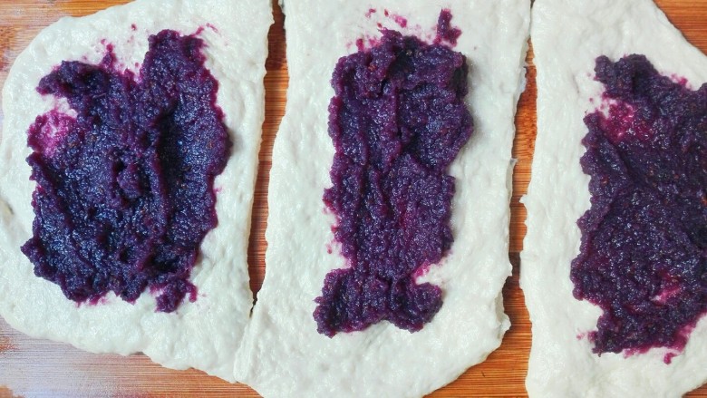最爱面包+金桂香飘紫薯米饭面包,抹开紫薯馅