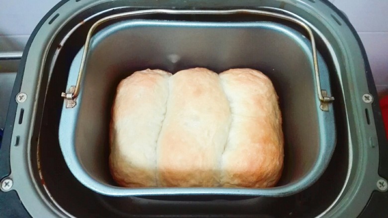 最爱面包+金桂香飘紫薯米饭面包,烘烤时间结束，立即取出面包，凉凉就可以吃了