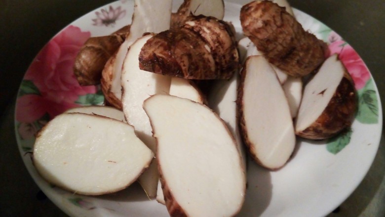 #感恩节食谱#排骨毛芋,毛芋放高压锅上面，和排骨一起压制熟