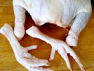 #感恩节食谱#秘制烤鸡,切掉鸡脚，鸡爪