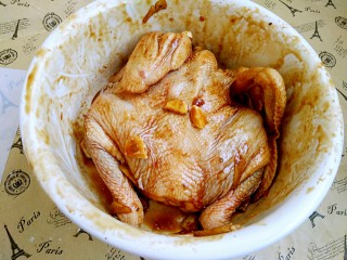 #感恩节食谱#秘制烤鸡,涂抹均匀后，打保鲜膜放冰箱冷藏一夜备用