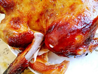 #感恩节食谱#秘制烤鸡,看着想吃，还烫嘴呢。还想吃，可惜就烤了一只😂😂