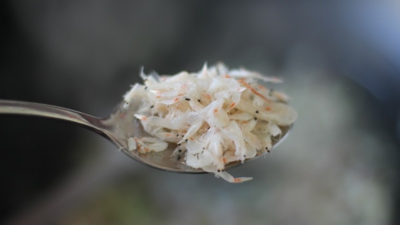 超治愈的南瓜焖饭,放入一勺海米皮提鲜。