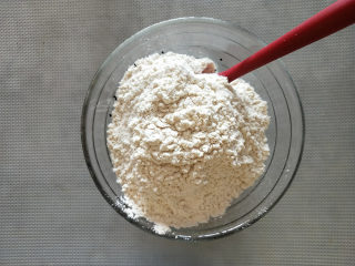 椒盐酥皮点心--省时大包酥,加入炒熟的面粉。