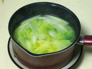鸡汁焯时蔬,直接端到桌上开吃吧……颜色碧绿，营养丰富，原汁原味