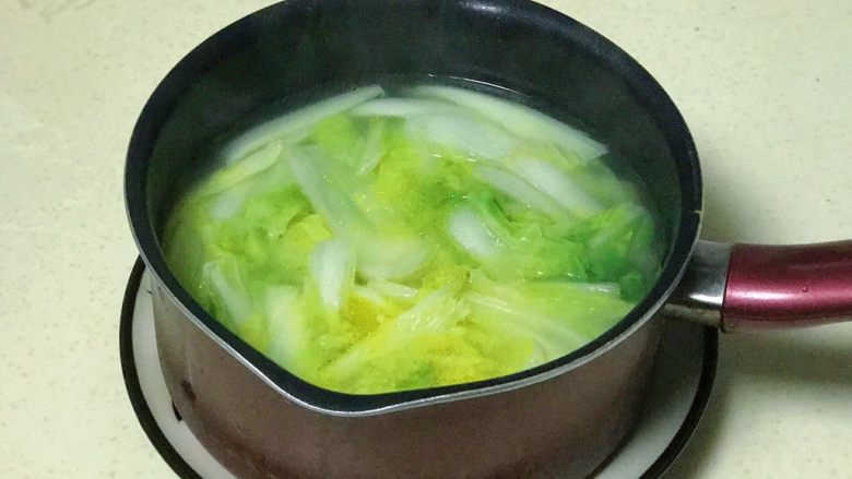 鸡汁焯时蔬,直接端到桌上开吃吧……颜色碧绿，营养丰富，原汁原味