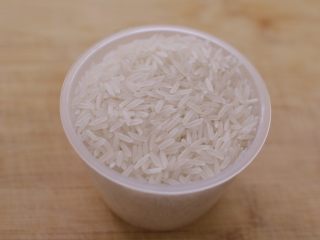 腊味青菜炒饭,炒饭最好选用长形的大米，比如泰国香米。不粘黏，炒出来粒粒分明。