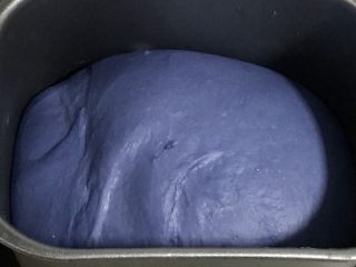 星空麻薯软欧,面团发酵两倍大，发酵结束。
