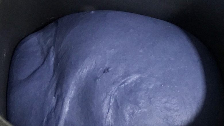 星空麻薯软欧,面团发酵两倍大，发酵结束。