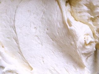 奥利奥磅蛋糕,继续用切拌的手法，大概切拌80-90次左右，面糊成细腻的状态