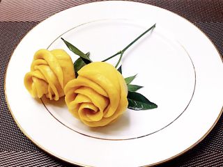 南瓜玫瑰馒头➕卡通小馒头,想有情调一点呢可以给玫瑰花装饰点枝叶