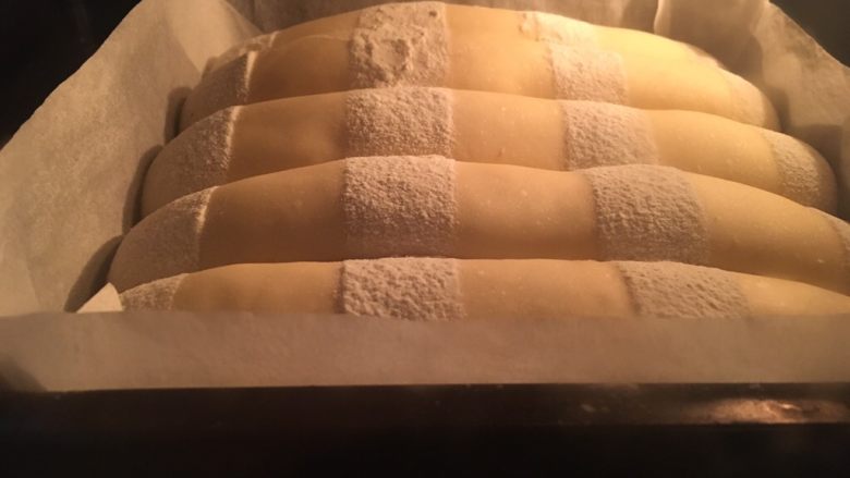 #最爱面包#奶酪夹馅排包,烤箱预热170度，烤约25分钟左右