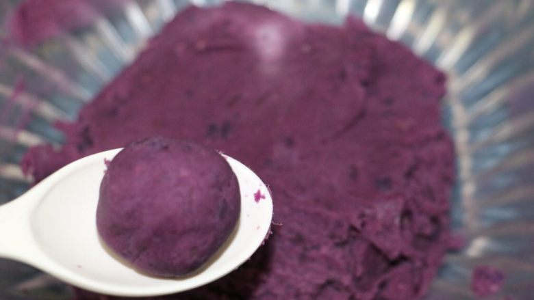 紫薯椰丝球,20g左右一个紫薯球