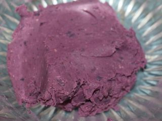 紫薯椰丝球,充分搅拌均匀