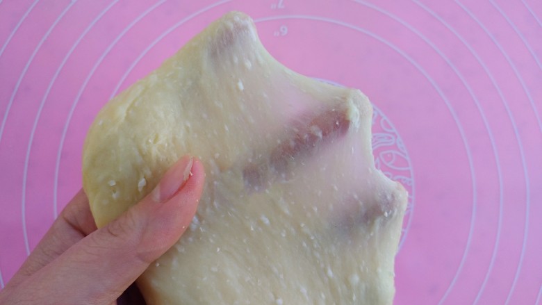 紫薯椰蓉拉丝面包,揉出手套膜