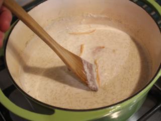 香橙米蛋糕,一开始很水，米粒慢慢吸收奶汁就会慢慢变稠。