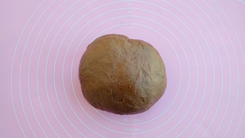 可可麻薯软欧坚果包,面团放在温暖的地方发酵1小时
