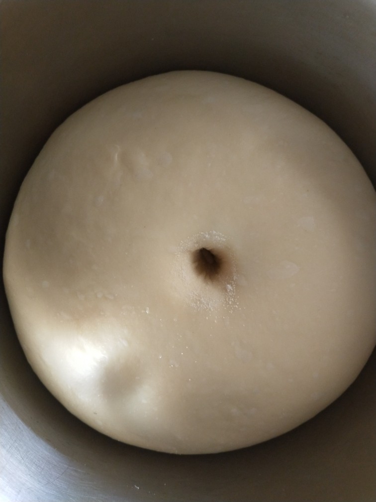 黄桃面包,26度密封发酵至两倍大，手戳无回缩即可
