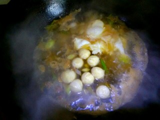 一碗面条+海米鸡丸面,鸡蛋成形，放入鸡丸海米烧开