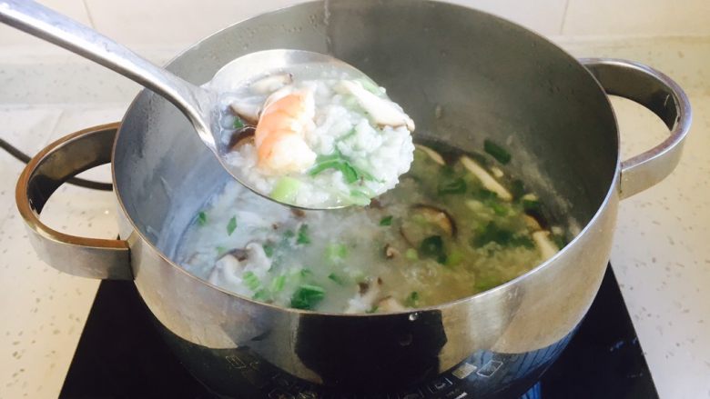 #感恩节食谱# 香菇虾仁蔬菜粥,搅拌均匀就可以了。