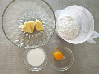 酸奶南瓜派, 先做派皮。称量好派皮所需的材料。
