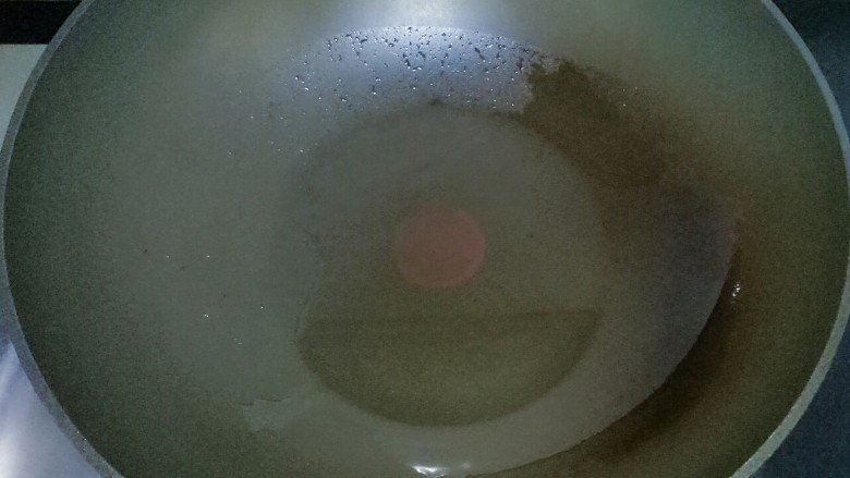 红糖粑粑,锅中放入适量油，中小火
