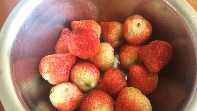 草莓大福,草莓洗净备用