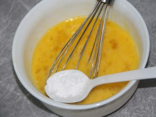 鸡蛋卷,放2g玉米淀粉