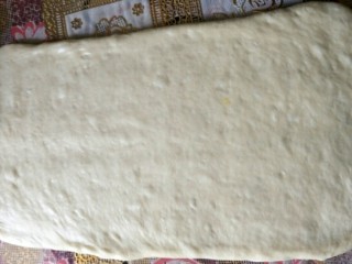 奶黄面包条,放冰箱冷冻25分钟后取出，再次擀成长方形