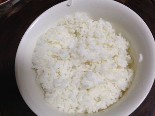 快手皮蛋粥,
剩米饭扒松