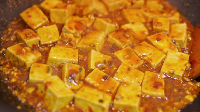 正宗地道的麻婆豆腐,煮到汤汁粘稠，到自己喜欢的浓度即可关火。