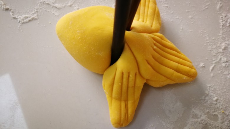 #感恩节食谱#黄色小鱼面点,用筷子，夹一下！