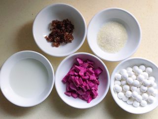 金桂紫薯圆子羹,准备好白糖、糖桂花、水淀粉等食材
