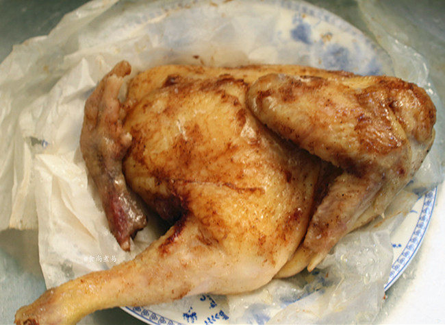 珐琅锅盐焗鸡,取出鸡蛋和鸡肉，鸡蛋轻松剥壳，鸡肉手撕或斩块即食