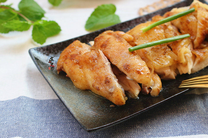 珐琅锅盐焗鸡,鸡肉斩块食用、鲜嫩入味