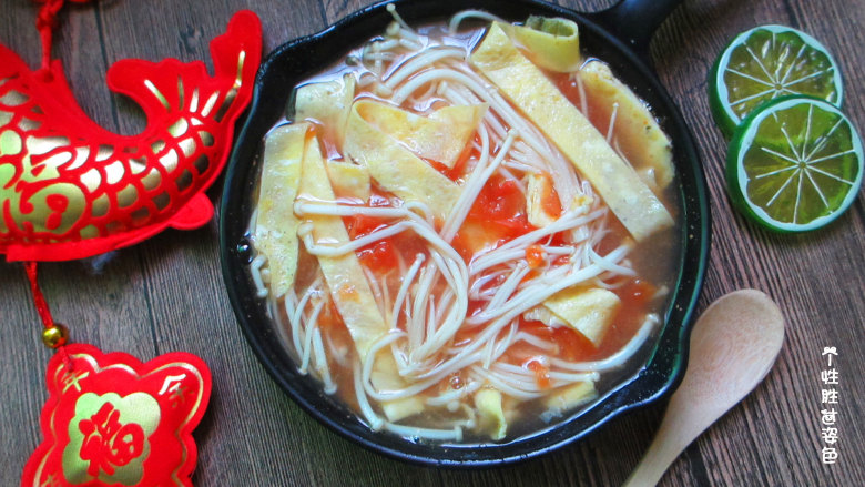 番茄金针菇蛋皮汤,特别适合没食欲、想开开胃的时候