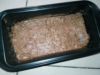 巧克力磅蛋糕,选一个合适的容器
160度烤25分钟